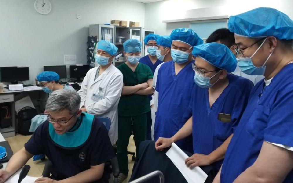 嘉境·瓣旅｜南京市第一医院陈绍良教授、张俊杰教授团队乐成完成TaurusElite?经导管自动脉瓣系统上市后天下首日植入